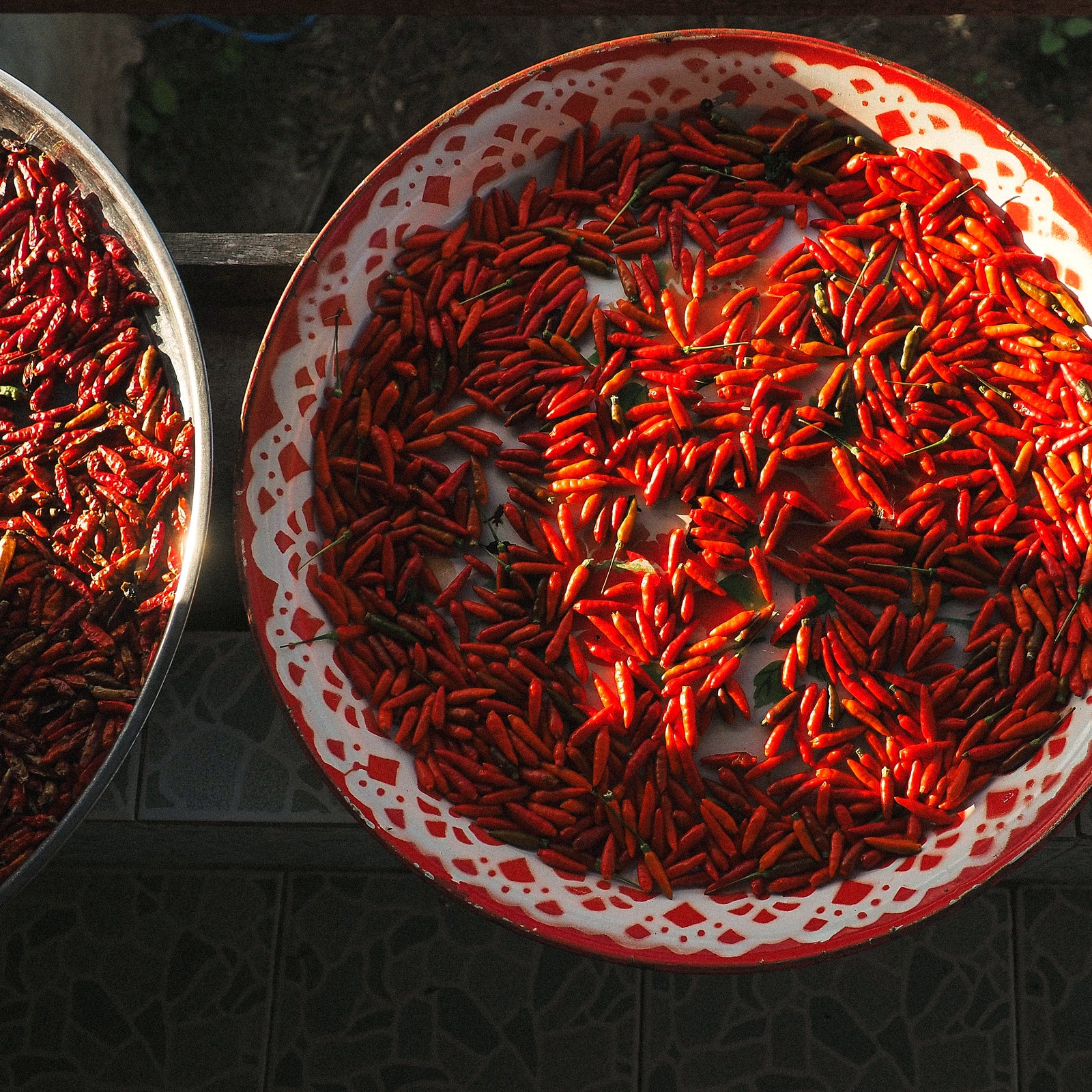 Piment pili-pili de Madagascar, mise en scène