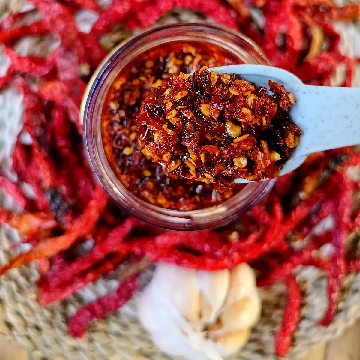 Pâte de piment de Madagascar, mise en scène