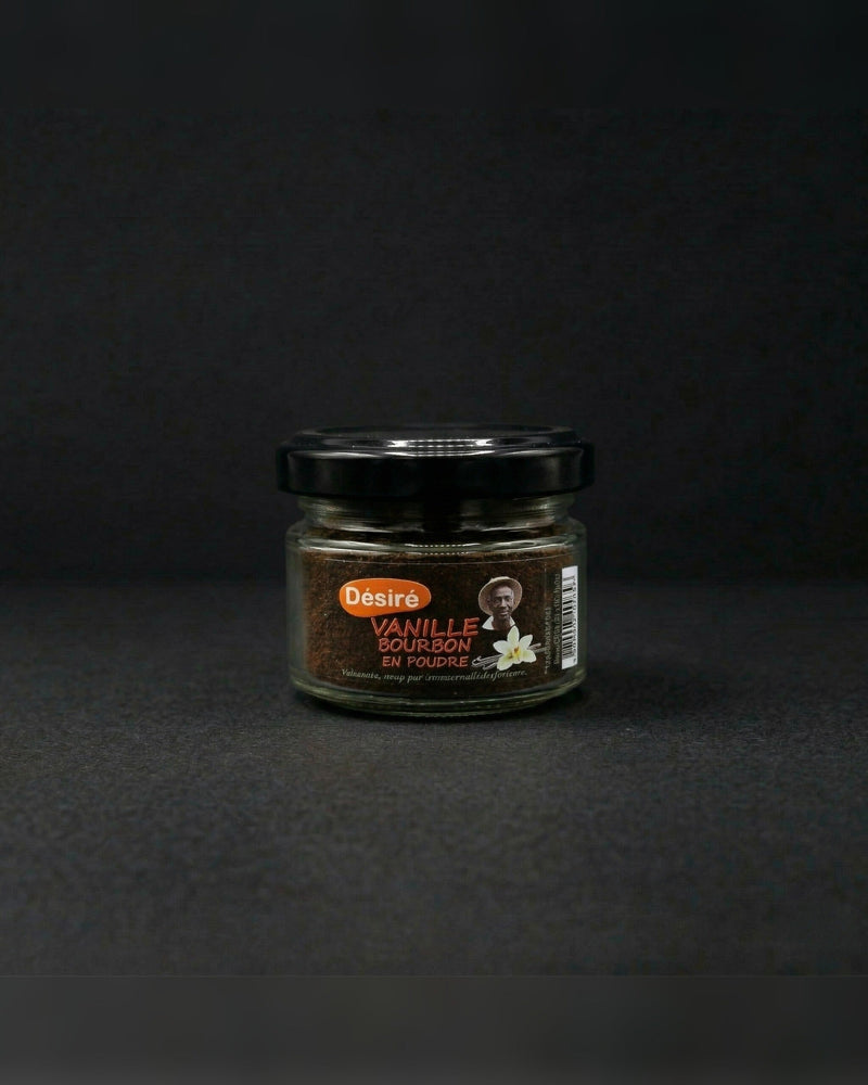 Pot de poudre de vanille Bourbon de Madagascar, fond noir